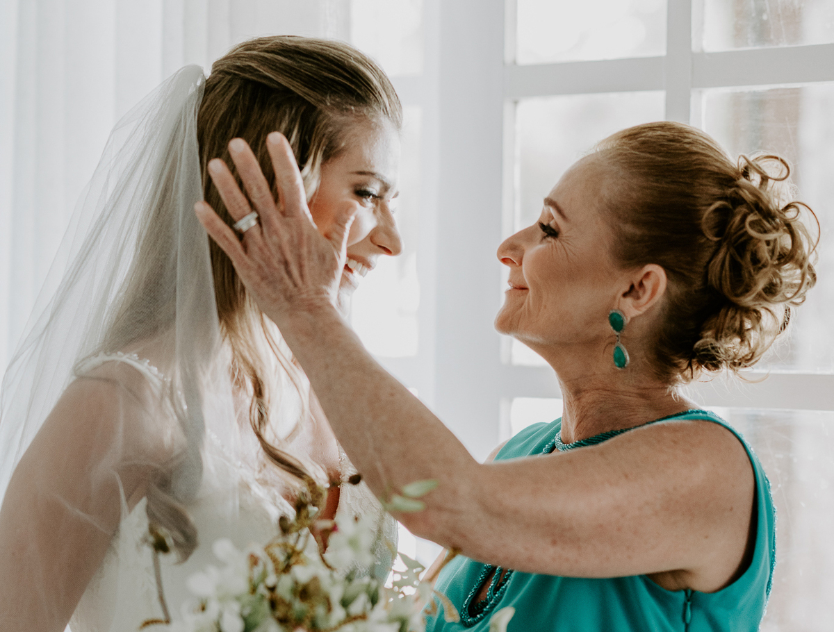 Casamento em Búzios-EF Cerimonial-Noivos Marina e Victor 14/10/2017 - Pousada e Restaurante Praia da Tartargua em Búzios - Decoração da Vagalumes e pirilampos, Euler de Castro e fotografia destination wedding ao ar livre do Frederico Santa Rosa. Foto 35