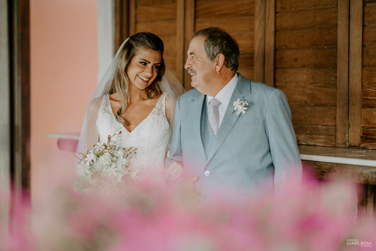 Casamento em Búzios-EF Cerimonial-Noivos Marina e Victor 14/10/2017 - Pousada e Restaurante Praia da Tartargua em Búzios - Decoração da Vagalumes e pirilampos e fotografia destination wedding ao ar livre do Frederico Santa Rosa. Foto 12