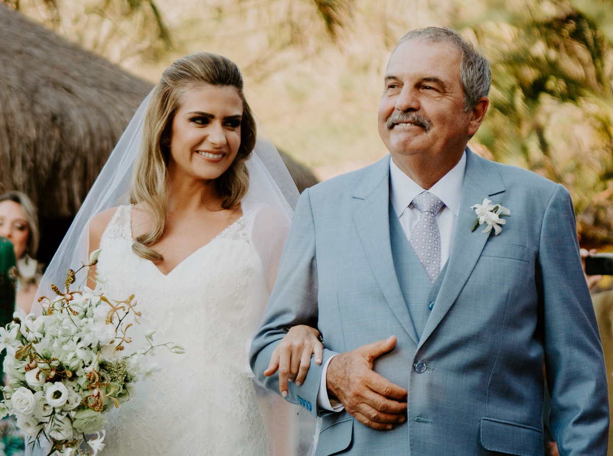 Casamento em Búzios-EF Cerimonial-Noivos Marina e Victor 14/10/2017 - Pousada e Restaurante Praia da Tartargua em Búzios - Decoração da Vagalumes e pirilampos e fotografia destination wedding ao ar livre do Frederico Santa Rosa. Foto 11