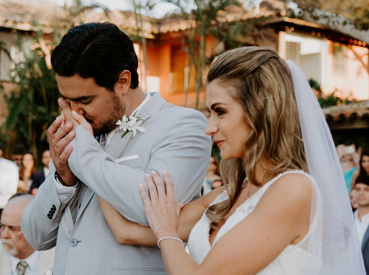 Casamento em Búzios-EF Cerimonial-Noivos Marina e Victor 14/10/2017 - Pousada e Restaurante Praia da Tartargua em Búzios - Decoração da Vagalumes e pirilampos e fotografia destination wedding ao ar livre do Frederico Santa Rosa. Foto 14