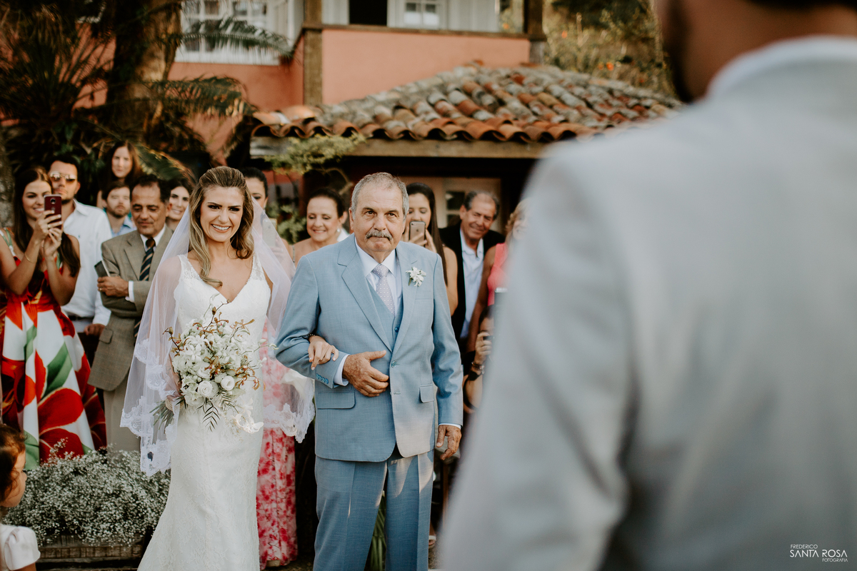 Casamento em Búzios-EF Cerimonial-Noivos Marina e Victor 14/10/2017 - Pousada e Restaurante Praia da Tartargua em Búzios - Decoração da Vagalumes e pirilampos e fotografia destination wedding ao ar livre do Frederico Santa Rosa. Foto 19