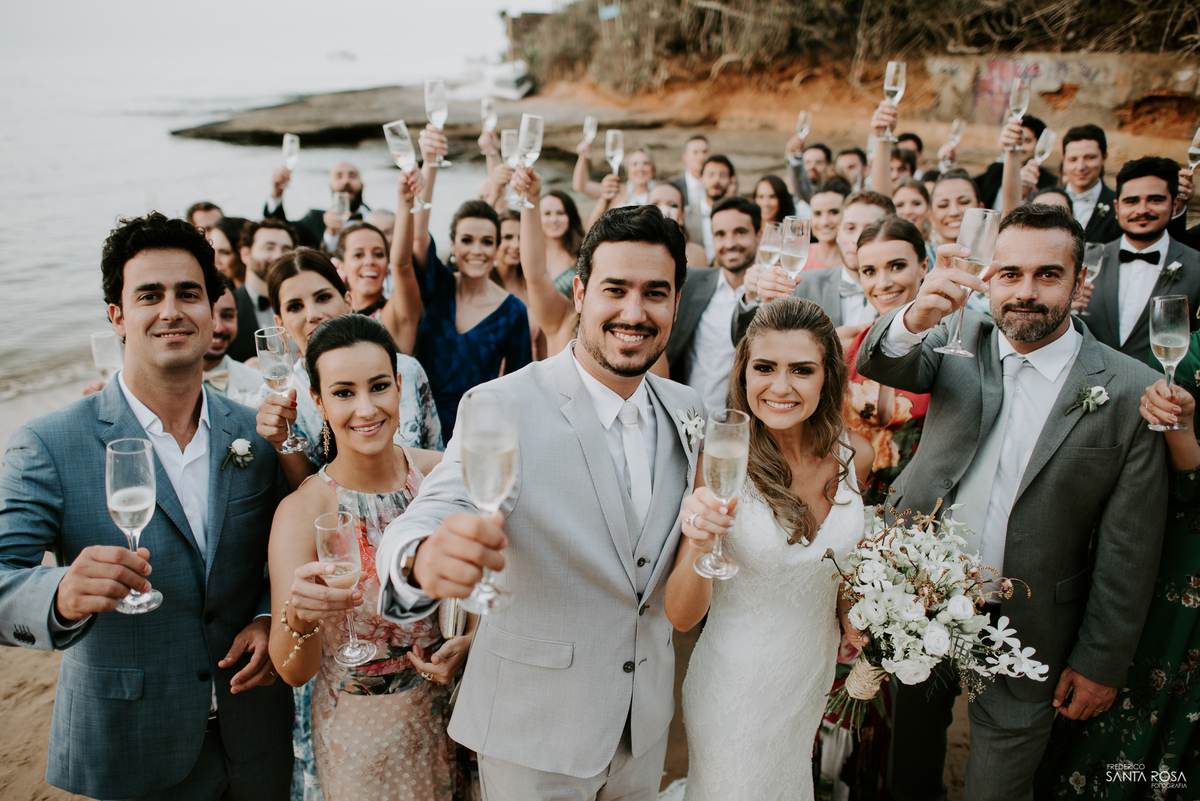 Casamento em Búzios-EF Cerimonial-Noivos Marina e Victor 14/10/2017 - Pousada e Restaurante Praia da Tartargua em Búzios - Decoração da Vagalumes e pirilampos e fotografia destination wedding ao ar livre do Frederico Santa Rosa. Foto 1