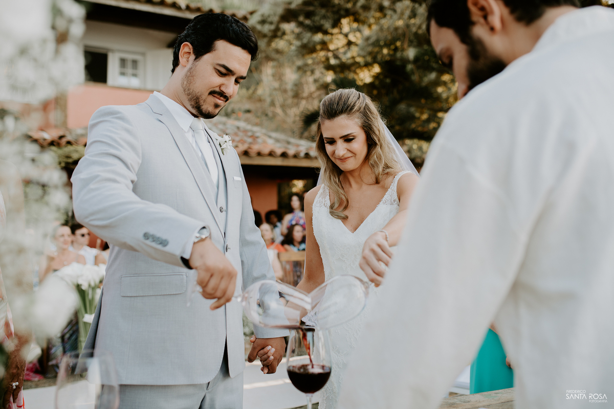 Casamento em Búzios-EF Cerimonial-Noivos Marina e Victor 14/10/2017 - Pousada e Restaurante Praia da Tartargua em Búzios - Decoração da Vagalumes e pirilampos e fotografia destination wedding ao ar livre do Frederico Santa Rosa. Foto 20