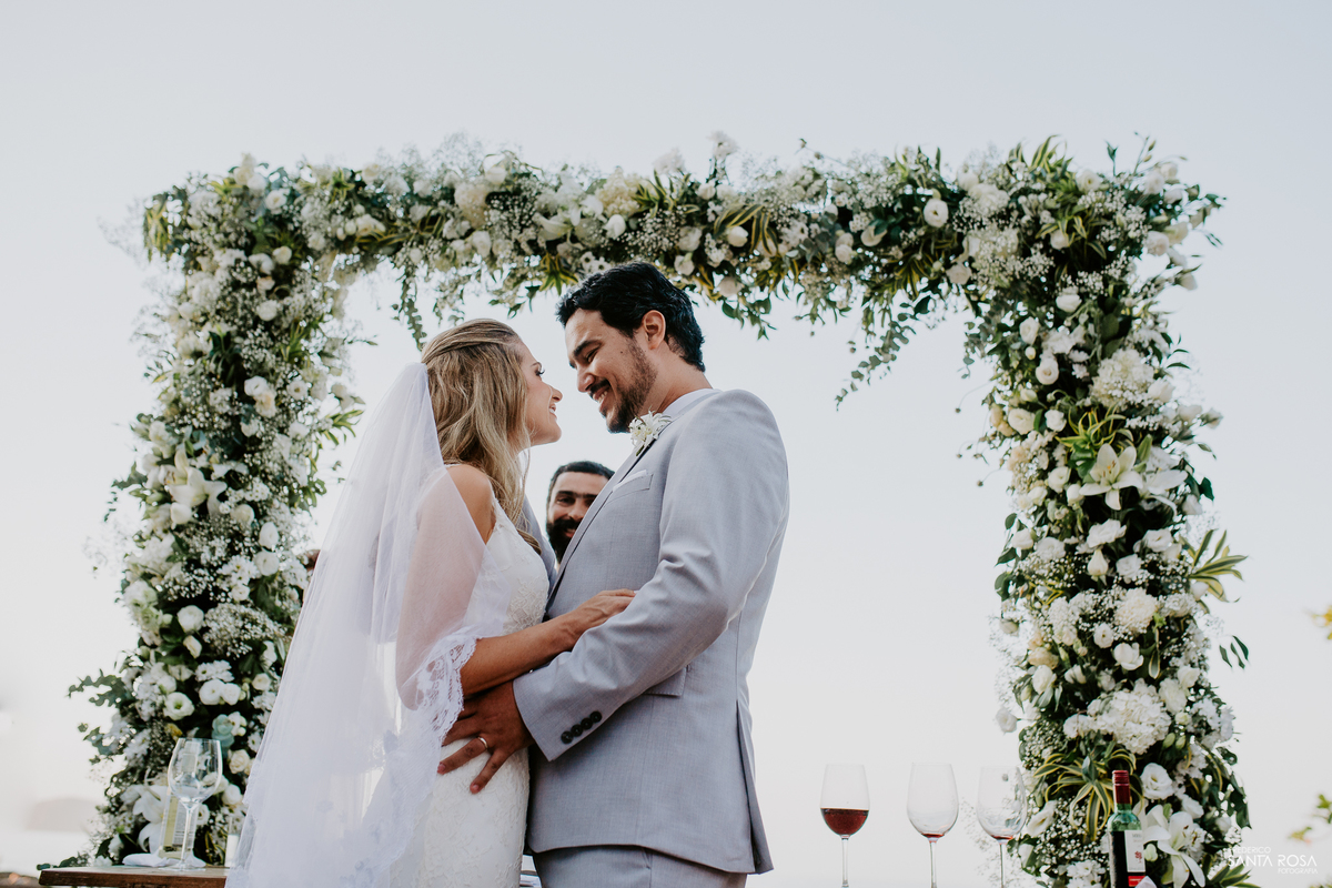 Casamento em Búzios-EF Cerimonial-Noivos Marina e Victor 14/10/2017 - Pousada e Restaurante Praia da Tartargua em Búzios - Decoração da Vagalumes e pirilampos e fotografia destination wedding ao ar livre do Frederico Santa Rosa. Foto 18