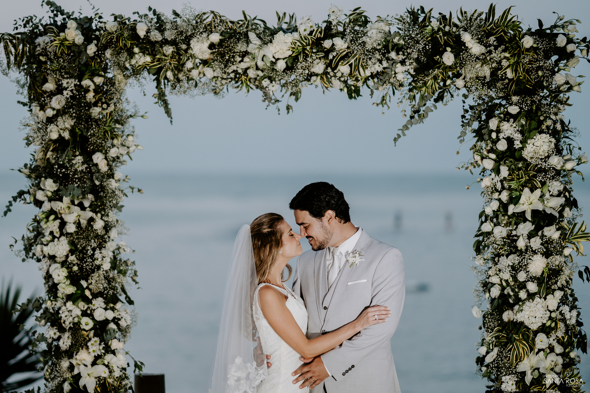 Casamento em Búzios-EF Cerimonial-Noivos Marina e Victor 14/10/2017 - Pousada e Restaurante Praia da Tartargua em Búzios - Decoração da Vagalumes e pirilampos e fotografia destination wedding ao ar livre do Frederico Santa Rosa. Foto 23