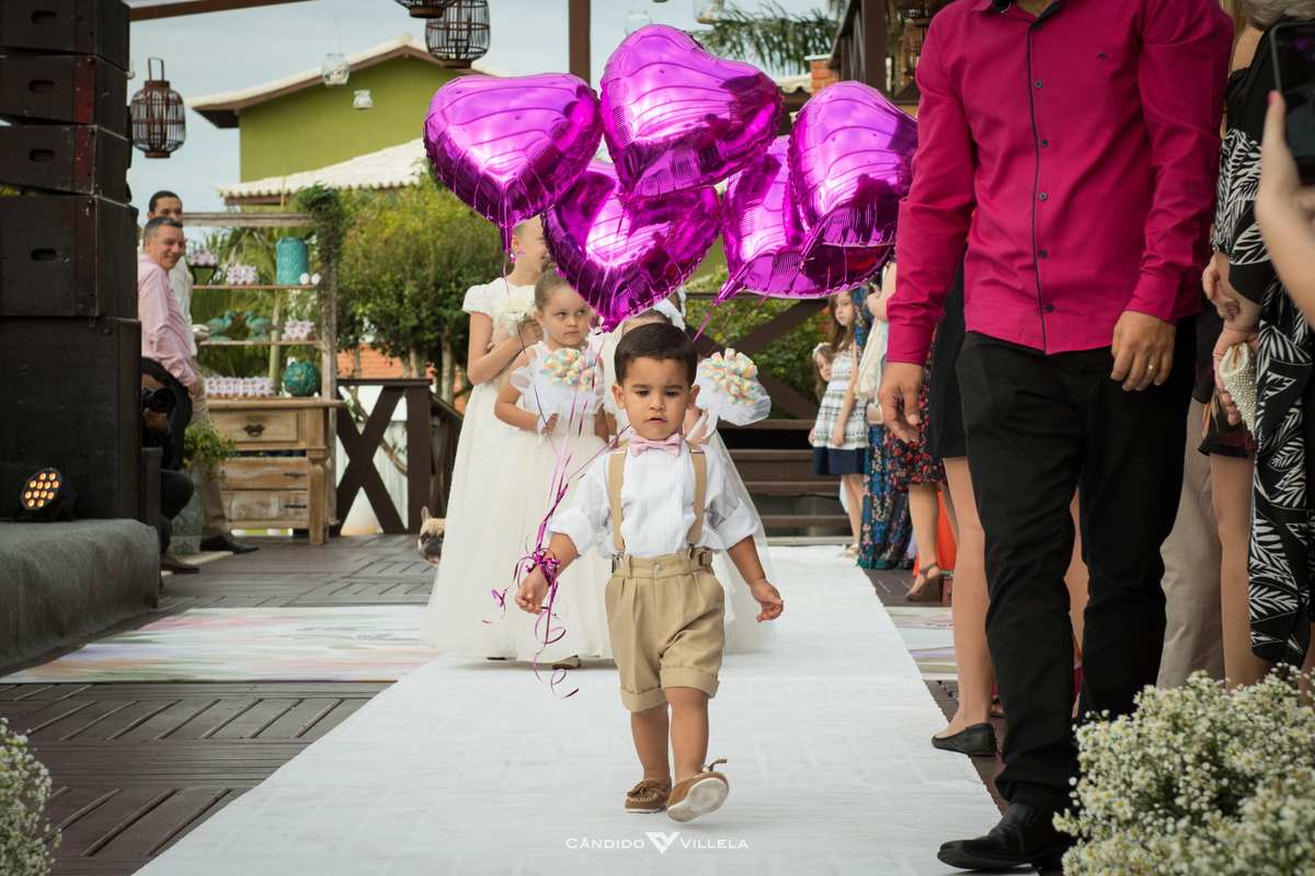 Casamento em Búzios, Paula Pessanha e Guilherme, 12/08/2017 no Costa do Sol Boutique Hotel em Búzios. Banda Rabuja, Decoração da NB Decora, Fotografia do Candido Vilella e Grupo Musical Violive para um casamento inesquecivel. Foto 2