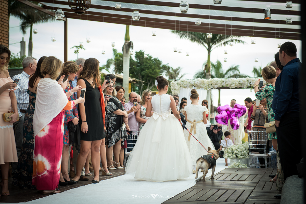 Casamento em Búzios, Paula Pessanha e Guilherme, 12/08/2017 no Costa do Sol Boutique Hotel em Búzios. Banda Rabuja, Decoração da NB Decora, Fotografia do Candido Vilella e Grupo Musical Violive para um casamento inesquecivel. Foto 3