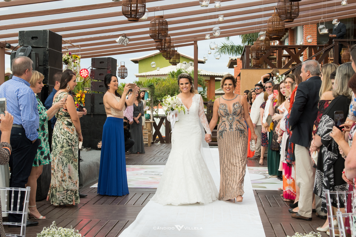 Casamento em Búzios, Paula Pessanha e Guilherme, 12/08/2017 no Costa do Sol Boutique Hotel em Búzios. Banda Rabuja, Decoração da NB Decora, Fotografia do Candido Vilella e Grupo Musical Violive para um casamento inesquecivel. Foto 4