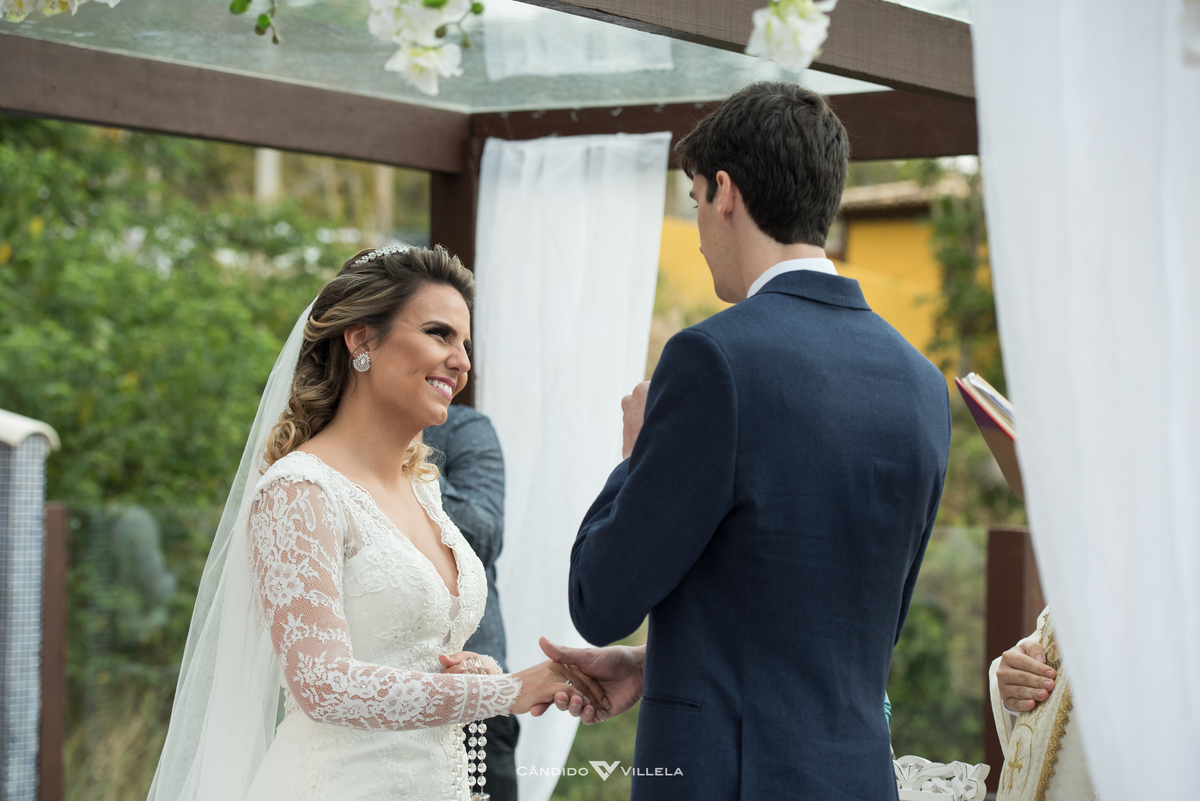 Casamento em Búzios, Paula Pessanha e Guilherme, 12/08/2017 no Costa do Sol Boutique Hotel em Búzios. Banda Rabuja, Decoração da NB Decora, Fotografia do Candido Vilella e Grupo Musical Violive para um casamento inesquecivel. Foto 11