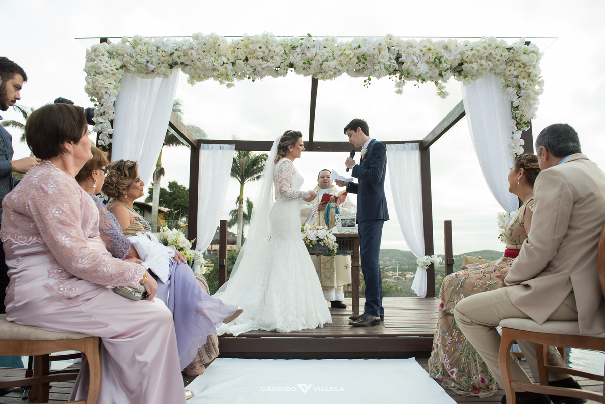 Casamento em Búzios, Paula Pessanha e Guilherme, 12/08/2017 no Costa do Sol Boutique Hotel em Búzios. Banda Rabuja, Decoração da NB Decora, Fotografia do Candido Vilella e Grupo Musical Violive para um casamento inesquecivel. Foto 12