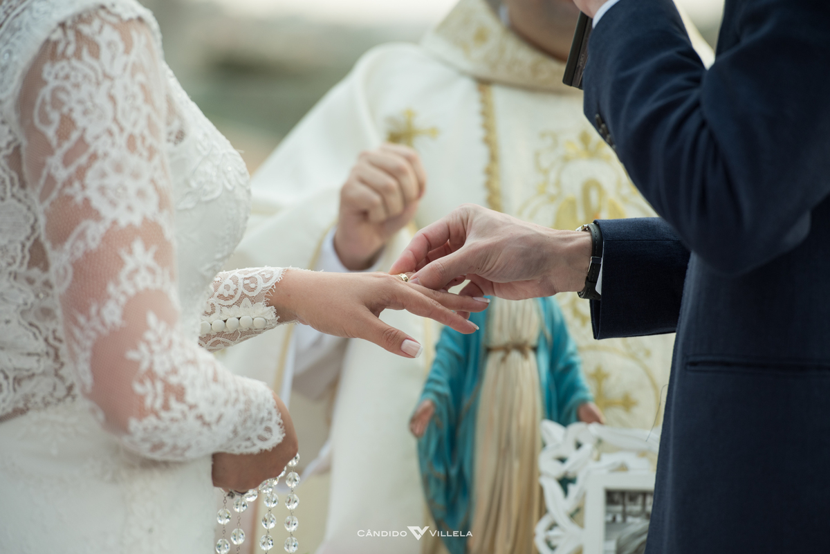 Casamento em Búzios, Paula Pessanha e Guilherme, 12/08/2017 no Costa do Sol Boutique Hotel em Búzios. Banda Rabuja, Decoração da NB Decora, Fotografia do Candido Vilella e Grupo Musical Violive para um casamento inesquecivel. Foto 13