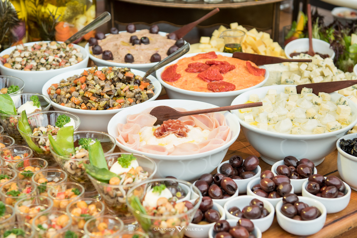 Casamento em Búzios, Paula Pessanha e Guilherme, 12/08/2017 no Costa do Sol Boutique Hotel em Búzios. Banda Rabuja, Decoração da NB Decora, Fotografia do Candido Vilella e Grupo Musical Violive para um casamento inesquecivel. Foto 32
