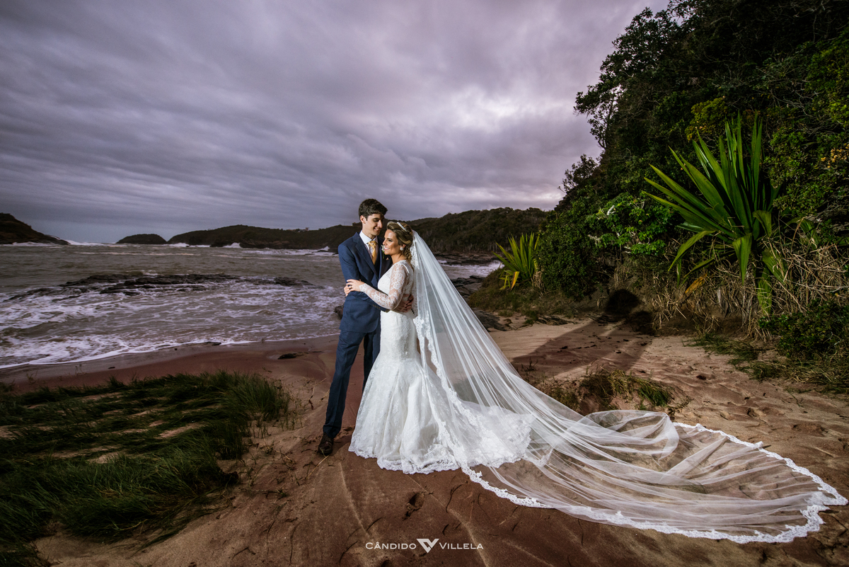 Casamento em Búzios, Paula Pessanha e Guilherme, 12/08/2017 no Costa do Sol Boutique Hotel em Búzios. Banda Rabuja, Decoração da NB Decora, Fotografia do Candido Vilella e Grupo Musical Violive para um casamento inesquecivel. Foto 40