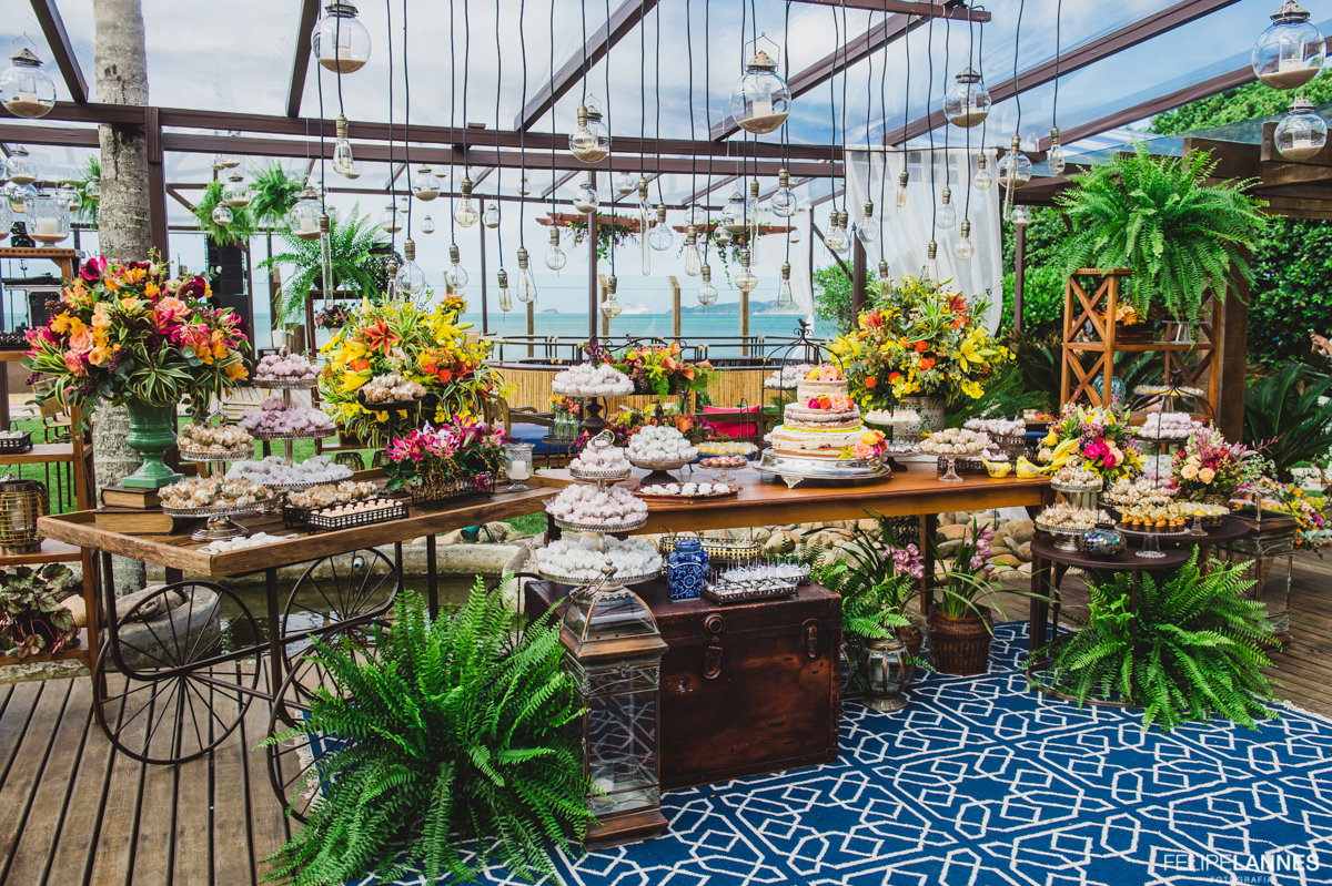 CAsamento em Búzios Tais e Gustavo, 01/04/2017, Villa Rasa Marina Hotel Boutique, decoração vagalumes e pirilampos, visagismo (cabelo e maquiagem) Euler de Castro Beauty, fotografia Felipe lanes e DJ Dentinho da Playback - Foto 54