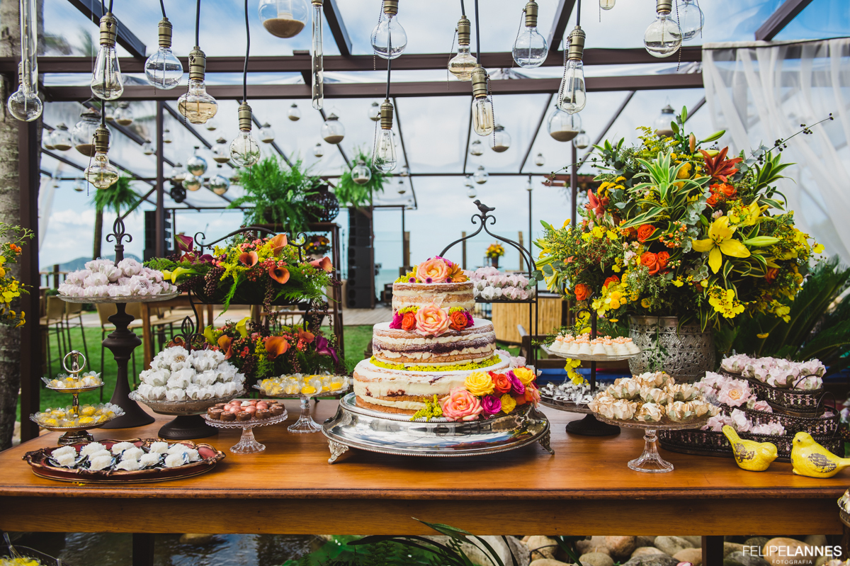 CAsamento em Búzios Tais e Gustavo, 01/04/2017, Villa Rasa Marina Hotel Boutique, decoração vagalumes e pirilampos, visagismo (cabelo e maquiagem) Euler de Castro Beauty, fotografia Felipe lanes e DJ Dentinho da Playback - Foto 53