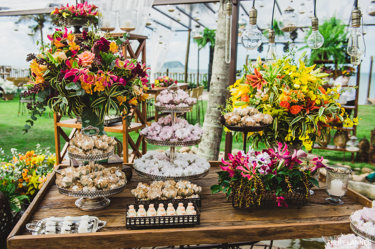 CAsamento em Búzios Tais e Gustavo, 01/04/2017, Villa Rasa Marina Hotel Boutique, decoração vagalumes e pirilampos, visagismo (cabelo e maquiagem) Euler de Castro Beauty, fotografia Felipe lanes e DJ Dentinho da Playback - Foto 52