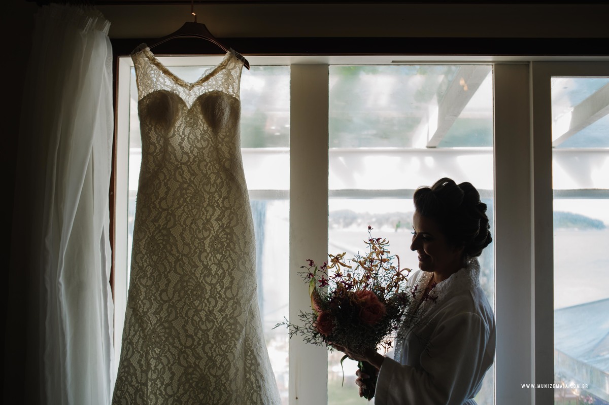 Casamento Juliane e Almir 
 27/10/2018, EF Cerimonial, Casamento em Búzios, Espaço: CasAmar na Praia Rasa com Decoração Bohô e Floral Desconstruído feita pelo Jardim de Ornamentos e Fotografada por Muniz e Maia. FOTO 17