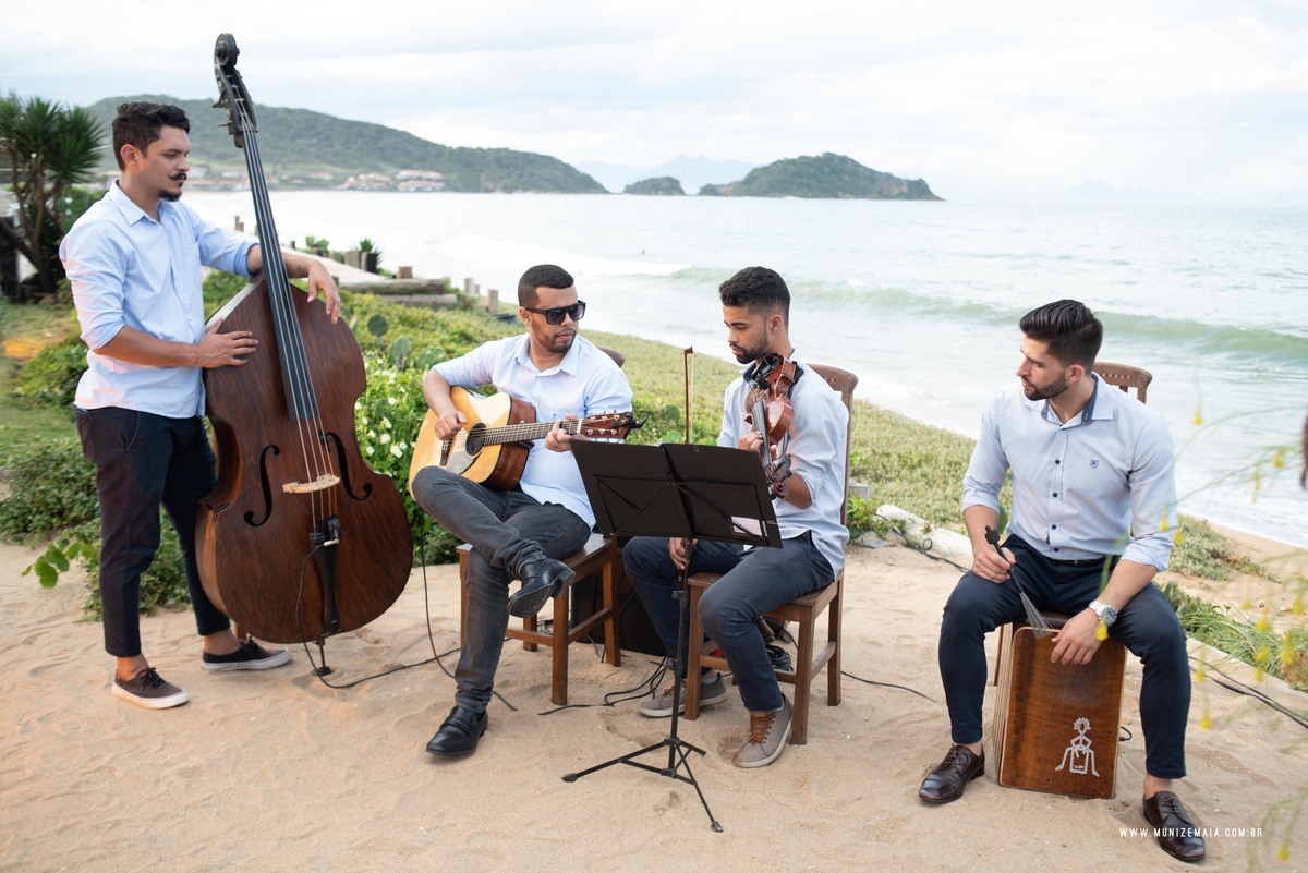 Casamento Juliane e Almir 
 27/10/2018, EF Cerimonial, Casamento em Búzios, Espaço: CasAmar na Praia Rasa com Decoração Bohô e Floral Desconstruído feita pelo Jardim de Ornamentos e Fotografada por Muniz e Maia. FOTO 28