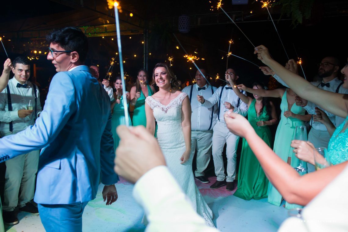 Casamento Juliane e Almir 
 27/10/2018, EF Cerimonial, Casamento em Búzios, Espaço: CasAmar na Praia Rasa com Decoração Bohô e Floral Desconstruído feita pelo Jardim de Ornamentos e Fotografada por Muniz e Maia. FOTO 57