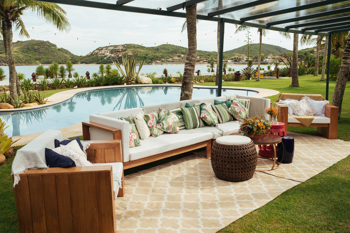 Casamento Maru e Miguel 01-12-2018. Pousada Villa Raphael Búzios. Casamento na Igreja de Santa Rita de Cassia. Maquiagem da Yoanna e Decoração Caca Porto com objetos do Jardim de Ornamentos. Fotografia: Ale BigLiazze. Casamento em Búzios Foto 16