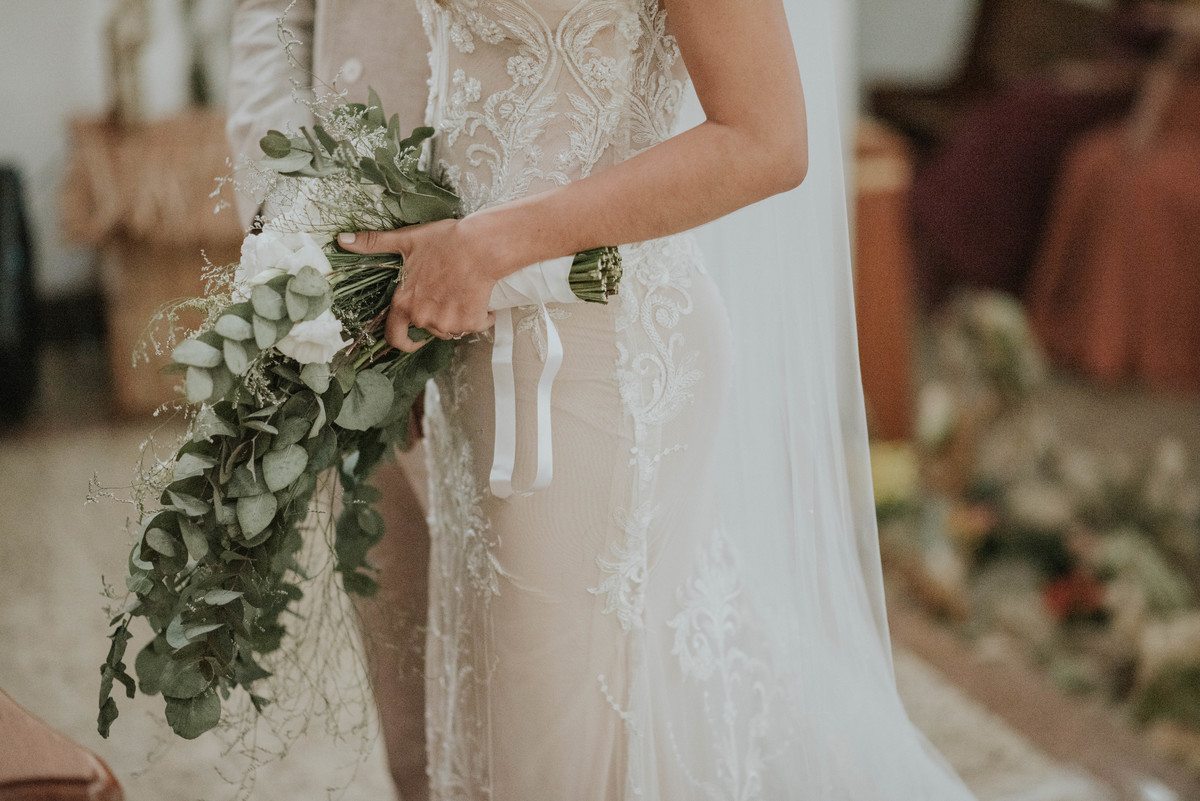 Casamento Maru e Miguel 01-12-2018. Pousada Villa Raphael Búzios. Casamento na Igreja de Santa Rita de Cassia. Maquiagem da Yoanna e Decoração Caca Porto com objetos do Jardim de Ornamentos. Fotografia: Ale BigLiazze. Casamento em Búzios Foto 39