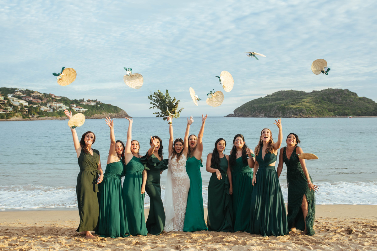 Casamento Maru e Miguel 01-12-2018. Pousada Villa Raphael Búzios. Casamento na Igreja de Santa Rita de Cassia. Maquiagem da Yoanna e Decoração Caca Porto com objetos do Jardim de Ornamentos. Fotografia: Ale BigLiazze. Casamento em Búzios Foto 59