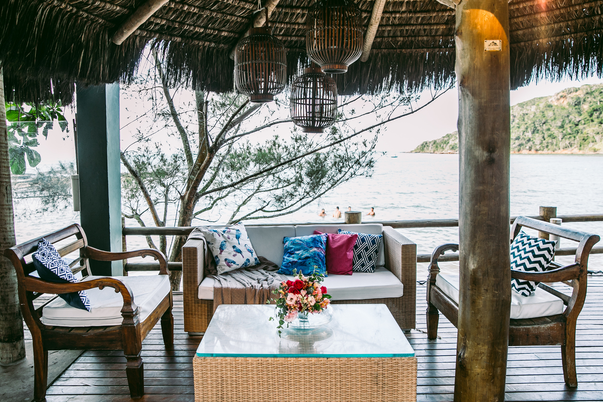 EF Cerimonial-Casamento em Búzios. Paula e Gabriel 2018. Buffet Privilege, Guilherme Tona, Casaba Filmes, MAquiagem Gabi Back, Decoração: Caca Porto e Jardim de Ornamentos. Vestido de noiva MArtu. DJ Dentinho da Playback e Aração LivOn e Violive. FOTO 31