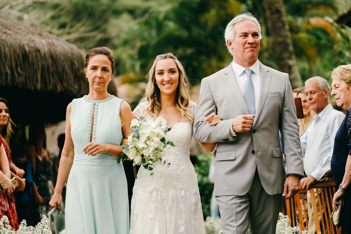 EF Cerimonial-Casamento em Búzios. Paula e Gabriel 2018. Buffet Privilege, Guilherme Tona, Casaba Filmes, MAquiagem Gabi Back, Decoração: Caca Porto e Jardim de Ornamentos. Vestido de noiva MArtu. DJ Dentinho da Playback e Aração LivOn e Violive. FOTO 41