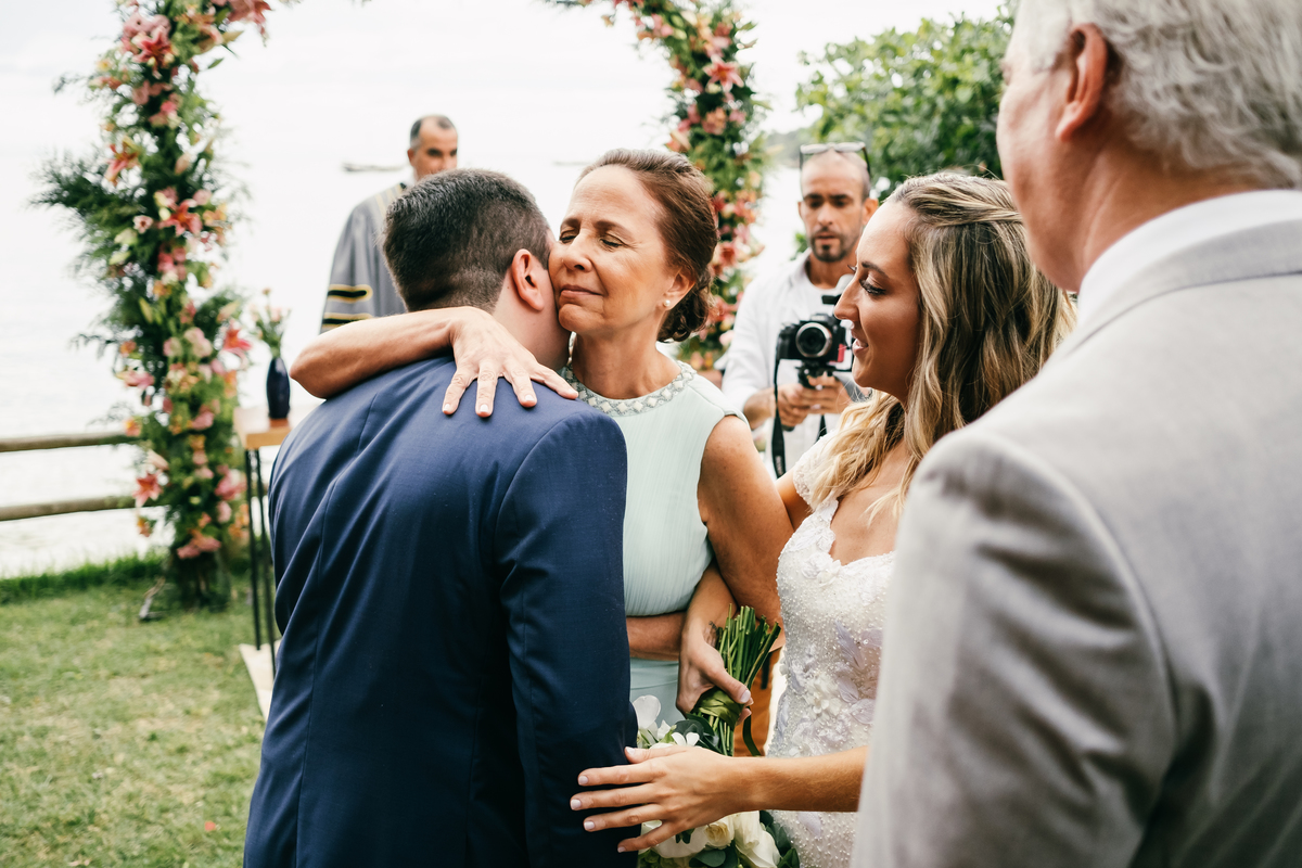 EF Cerimonial-Casamento em Búzios. Paula e Gabriel 2018. Buffet Privilege, Guilherme Tona, Casaba Filmes, MAquiagem Gabi Back, Decoração: Caca Porto e Jardim de Ornamentos. Vestido de noiva MArtu. DJ Dentinho da Playback e Aração LivOn e Violive. FOTO 44