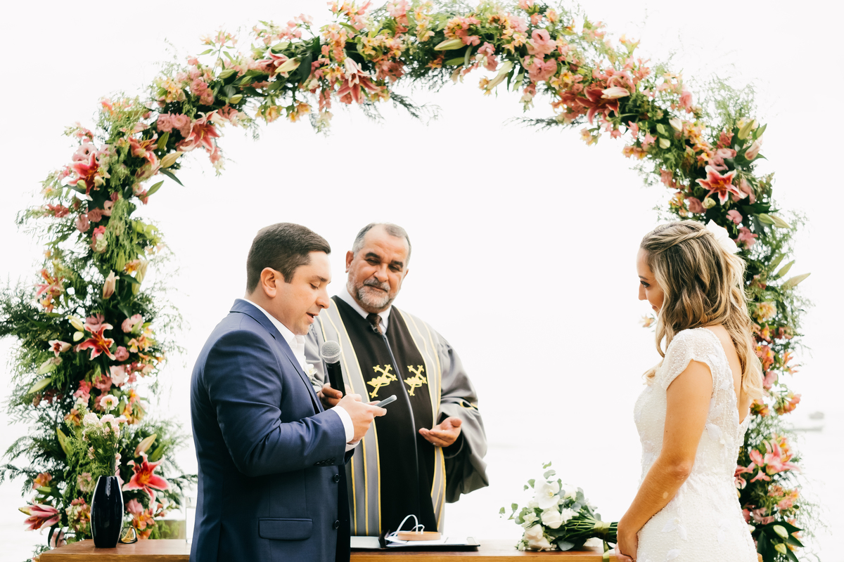 EF Cerimonial-Casamento em Búzios. Paula e Gabriel 2018. Buffet Privilege, Guilherme Tona, Casaba Filmes, MAquiagem Gabi Back, Decoração: Caca Porto e Jardim de Ornamentos. Vestido de noiva MArtu. DJ Dentinho da Playback e Aração LivOn e Violive. FOTO 54