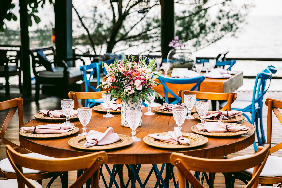 EF Cerimonial-Casamento em Búzios. Paula e Gabriel 2018. Buffet Privilege, Guilherme Tona, Casaba Filmes, MAquiagem Gabi Back, Decoração: Caca Porto e Jardim de Ornamentos. Vestido de noiva MArtu. DJ Dentinho da Playback e Aração LivOn e Violive. FOTO 23