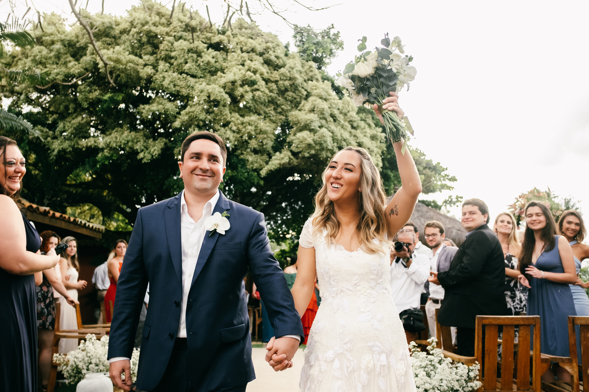 EF Cerimonial-Casamento em Búzios. Paula e Gabriel 2018. Buffet Privilege, Guilherme Tona, Casaba Filmes, MAquiagem Gabi Back, Decoração: Caca Porto e Jardim de Ornamentos. Vestido de noiva MArtu. DJ Dentinho da Playback e Aração LivOn e Violive. FOTO 63