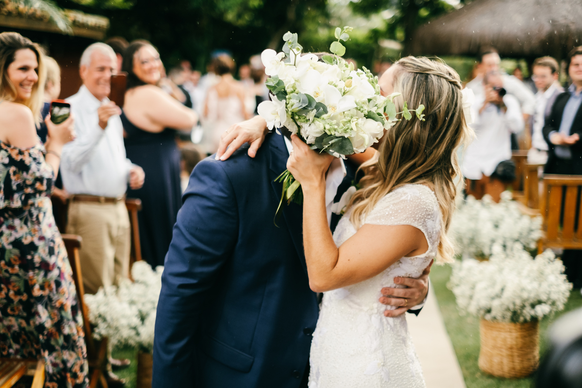 EF Cerimonial-Casamento em Búzios. Paula e Gabriel 2018. Buffet Privilege, Guilherme Tona, Casaba Filmes, MAquiagem Gabi Back, Decoração: Caca Porto e Jardim de Ornamentos. Vestido de noiva MArtu. DJ Dentinho da Playback e Aração LivOn e Violive. FOTO 65