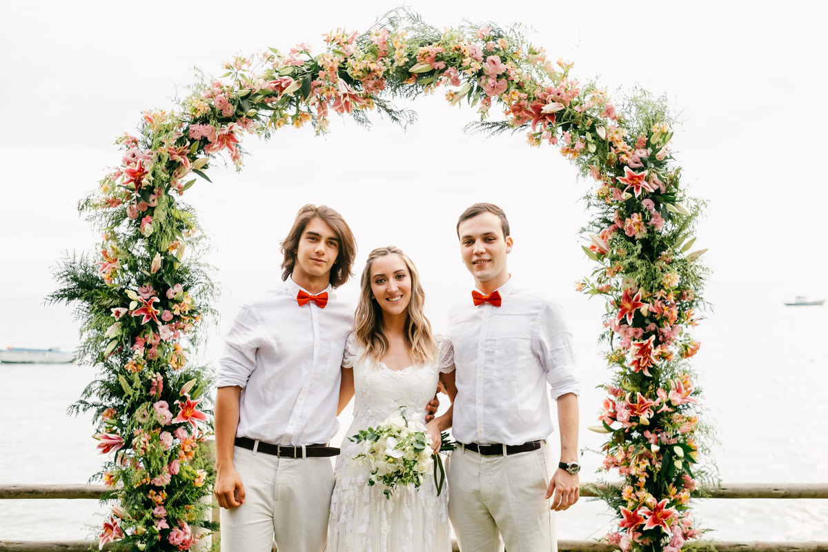 EF Cerimonial-Casamento em Búzios. Paula e Gabriel 2018. Buffet Privilege, Guilherme Tona, Casaba Filmes, MAquiagem Gabi Back, Decoração: Caca Porto e Jardim de Ornamentos. Vestido de noiva MArtu. DJ Dentinho da Playback e Aração LivOn e Violive. FOTO 69