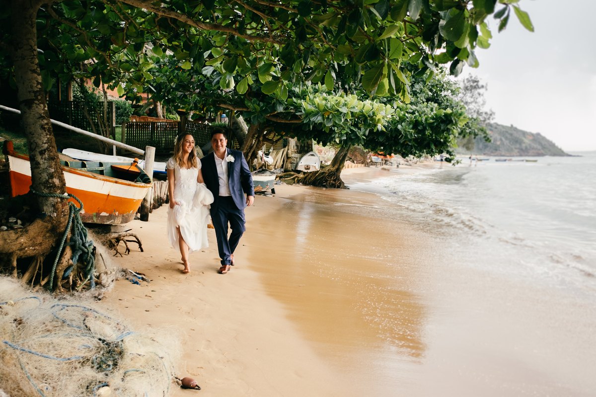 EF Cerimonial-Casamento em Búzios. Paula e Gabriel 2018. Buffet Privilege, Guilherme Tona, Casaba Filmes, MAquiagem Gabi Back, Decoração: Caca Porto e Jardim de Ornamentos. Vestido de noiva MArtu. DJ Dentinho da Playback e Aração LivOn e Violive. FOTO 71