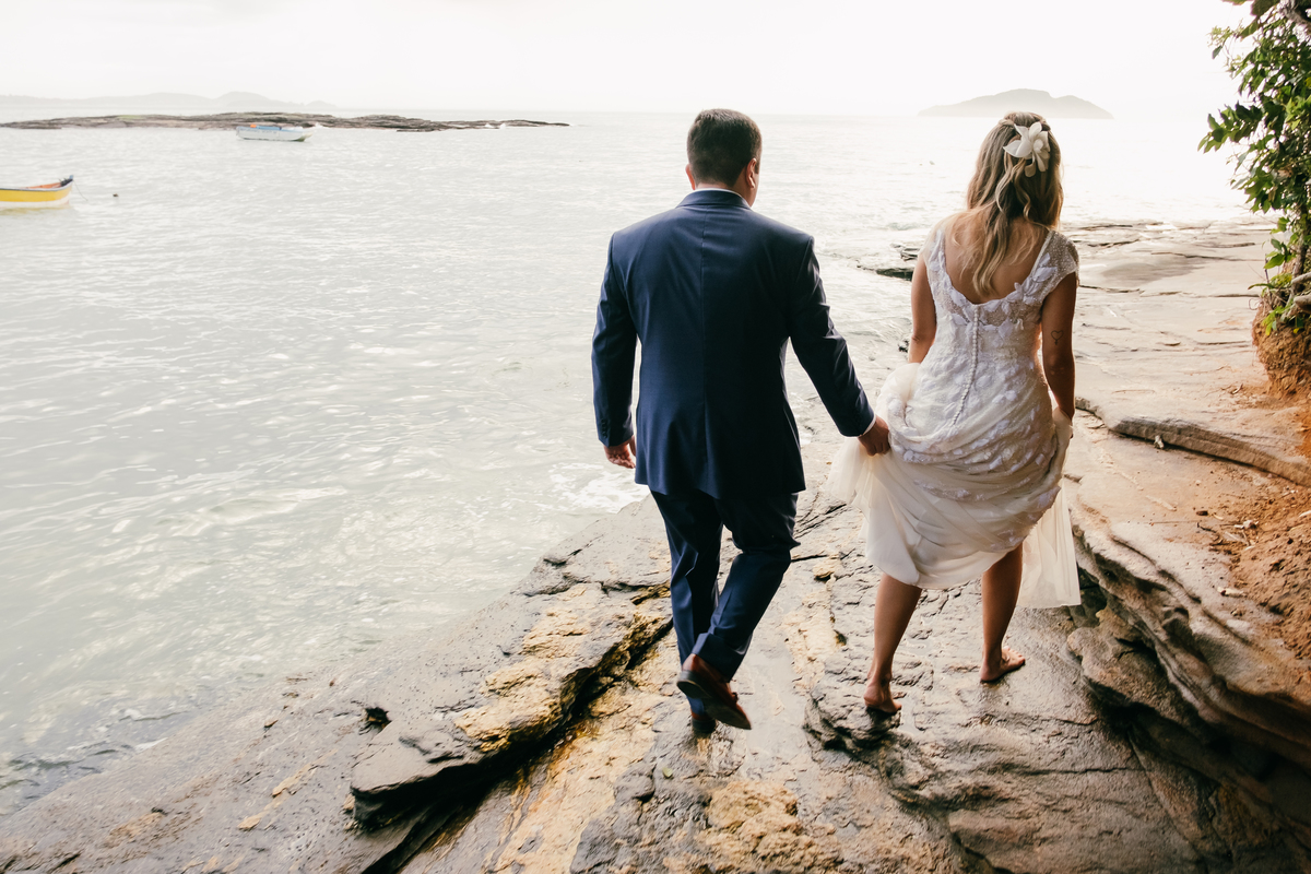 EF Cerimonial-Casamento em Búzios. Paula e Gabriel 2018. Buffet Privilege, Guilherme Tona, Casaba Filmes, MAquiagem Gabi Back, Decoração: Caca Porto e Jardim de Ornamentos. Vestido de noiva MArtu. DJ Dentinho da Playback e Aração LivOn e Violive. FOTO 74