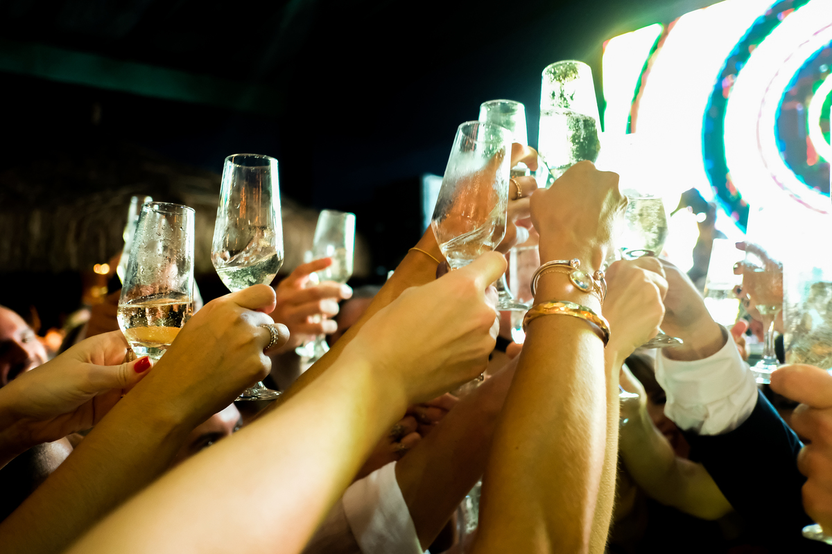 EF Cerimonial-Casamento em Búzios. Paula e Gabriel 2018. Buffet Privilege, Guilherme Tona, Casaba Filmes, MAquiagem Gabi Back, Decoração: Caca Porto e Jardim de Ornamentos. Vestido de noiva MArtu. DJ Dentinho da Playback e Aração LivOn e Violive. FOTO 94