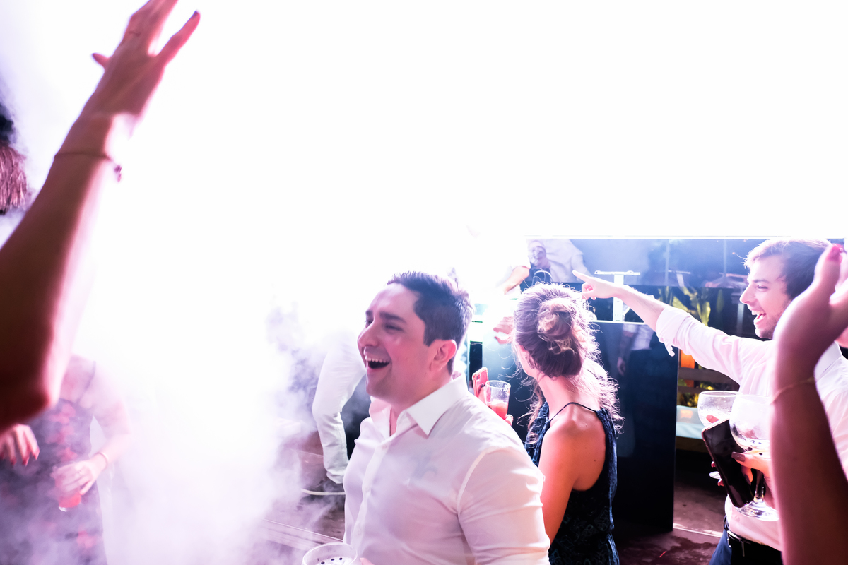 EF Cerimonial-Casamento em Búzios. Paula e Gabriel 2018. Buffet Privilege, Guilherme Tona, Casaba Filmes, MAquiagem Gabi Back, Decoração: Caca Porto e Jardim de Ornamentos. Vestido de noiva MArtu. DJ Dentinho da Playback e Aração LivOn e Violive. FOTO 102