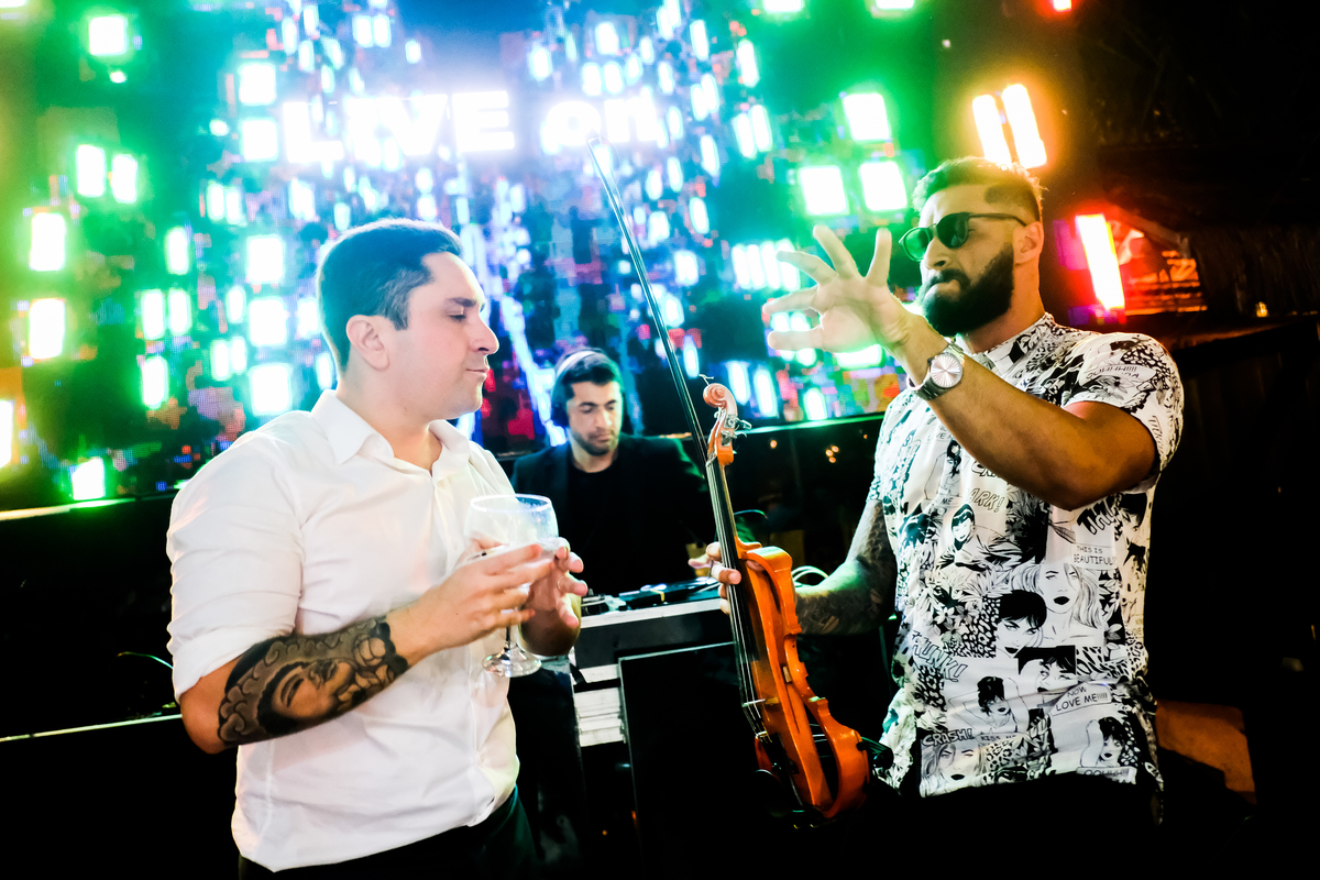 EF Cerimonial-Casamento em Búzios. Paula e Gabriel 2018. Buffet Privilege, Guilherme Tona, Casaba Filmes, MAquiagem Gabi Back, Decoração: Caca Porto e Jardim de Ornamentos. Vestido de noiva MArtu. DJ Dentinho da Playback e Aração LivOn e Violive. FOTO 105