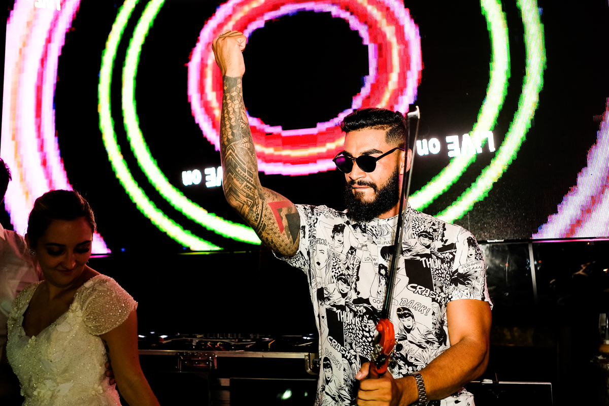 EF Cerimonial-Casamento em Búzios. Paula e Gabriel 2018. Buffet Privilege, Guilherme Tona, Casaba Filmes, MAquiagem Gabi Back, Decoração: Caca Porto e Jardim de Ornamentos. Vestido de noiva MArtu. DJ Dentinho da Playback e Aração LivOn e Violive. FOTO 104