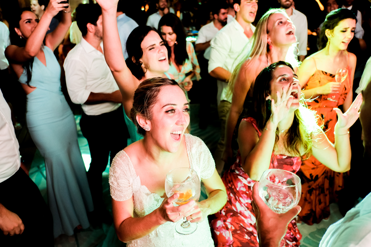 EF Cerimonial-Casamento em Búzios. Paula e Gabriel 2018. Buffet Privilege, Guilherme Tona, Casaba Filmes, MAquiagem Gabi Back, Decoração: Caca Porto e Jardim de Ornamentos. Vestido de noiva MArtu. DJ Dentinho da Playback e Aração LivOn e Violive. FOTO 106
