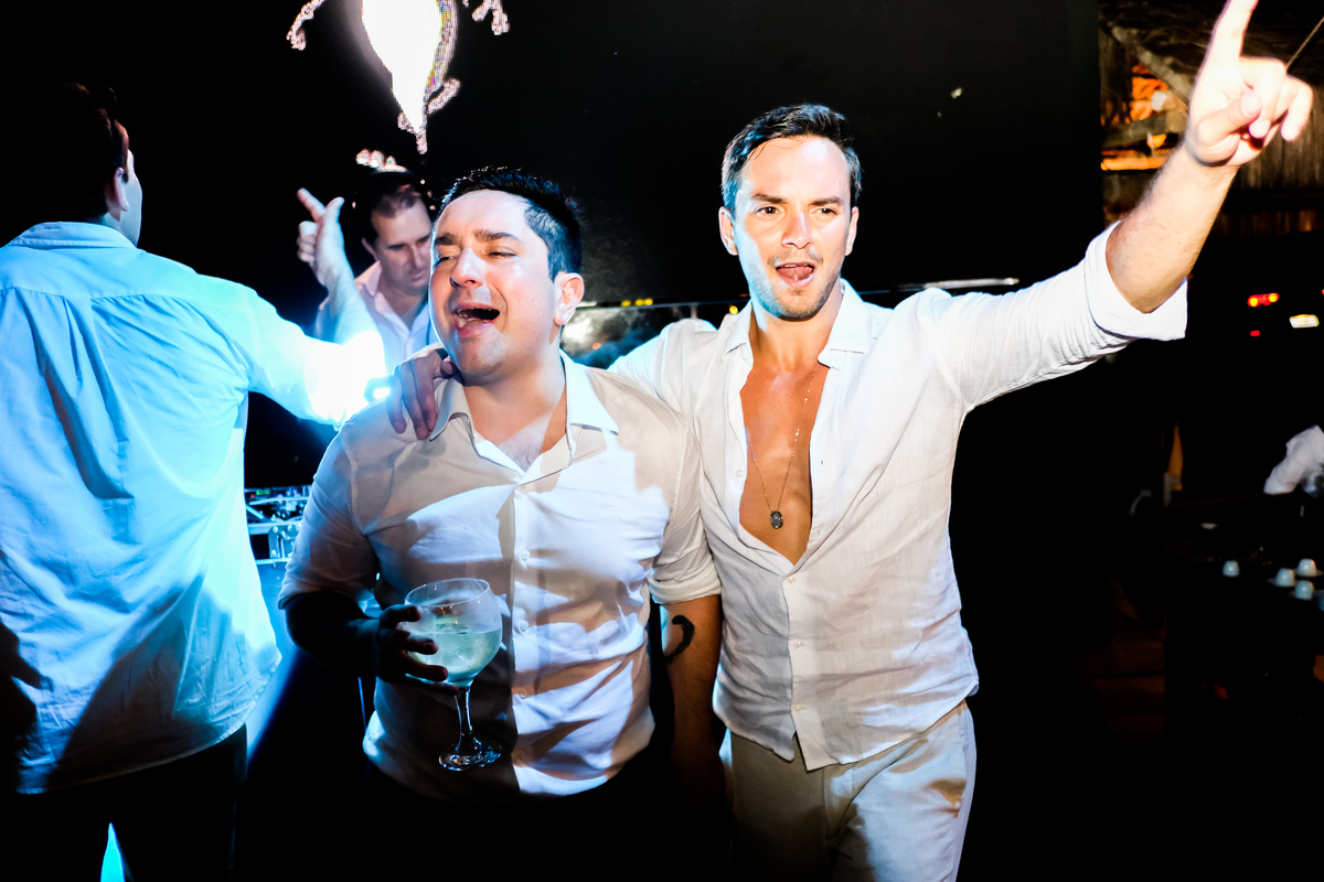 EF Cerimonial-Casamento em Búzios. Paula e Gabriel 2018. Buffet Privilege, Guilherme Tona, Casaba Filmes, MAquiagem Gabi Back, Decoração: Caca Porto e Jardim de Ornamentos. Vestido de noiva MArtu. DJ Dentinho da Playback e Aração LivOn e Violive. FOTO 107