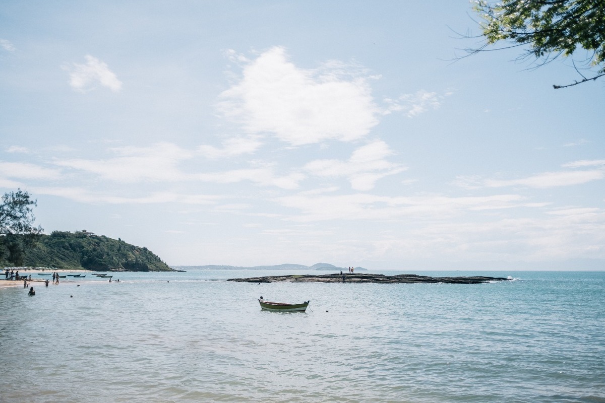 EF Cerimonial-Casamento em Búzios. Paula e Gabriel 2018. Buffet Privilege, Guilherme Tona, Casaba Filmes, MAquiagem Gabi Back, Decoração: Caca Porto e Jardim de Ornamentos. Vestido de noiva MArtu. DJ Dentinho da Playback e Aração LivOn e Violive. FOTO 01