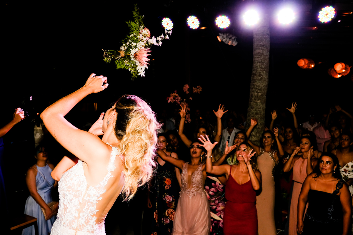 EF Cerimonial-Casamento em Búzios, Tati e Fabio 13/10/2018, Brava Casa Búzios. Decoração da Ello4 Eventos, cabelo e maquiagem do Euler de Castro, Vestido Carol Hungria, Fotografia do Guilherme Tonna, Filmagem da Padede Filmes. Grupo do Bola. Fotografia 77