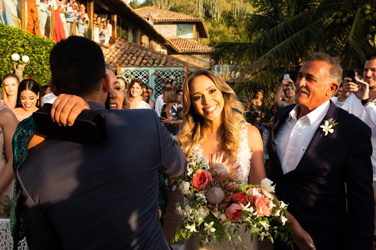 EF Cerimonial-Casamento em Búzios, Tati e Fabio 13/10/2018, Brava Casa Búzios. Decoração da Ello4 Eventos, cabelo e maquiagem do Euler de Castro, Vestido Carol Hungria, Fotografia do Guilherme Tonna, Filmagem da Padede Filmes. Grupo do Bola. Fotografia 42