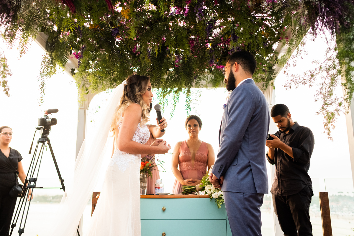 EF Cerimonial-Casamento em Búzios, Tati e Fabio 13/10/2018, Brava Casa Búzios. Decoração da Ello4 Eventos, cabelo e maquiagem do Euler de Castro, Vestido Carol Hungria, Fotografia do Guilherme Tonna, Filmagem da Padede Filmes. Grupo do Bola. Fotografia 50