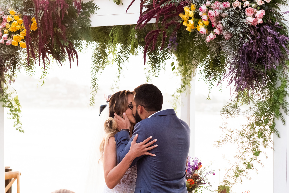 EF Cerimonial-Casamento em Búzios, Tati e Fabio 13/10/2018, Brava Casa Búzios. Decoração da Ello4 Eventos, cabelo e maquiagem do Euler de Castro, Vestido Carol Hungria, Fotografia do Guilherme Tonna, Filmagem da Padede Filmes. Grupo do Bola. Fotografia 53