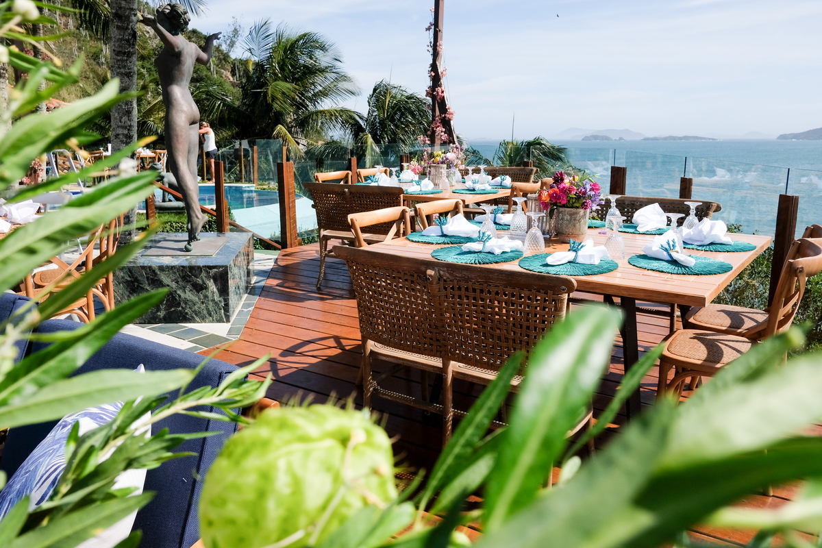 EF Cerimonial-Casamento em Búzios, Tati e Fabio 13/10/2018, Brava Casa Búzios. Decoração da Ello4 Eventos, cabelo e maquiagem do Euler de Castro, Vestido Carol Hungria, Fotografia do Guilherme Tonna, Filmagem da Padede Filmes. Grupo do Bola. Fotografia 28