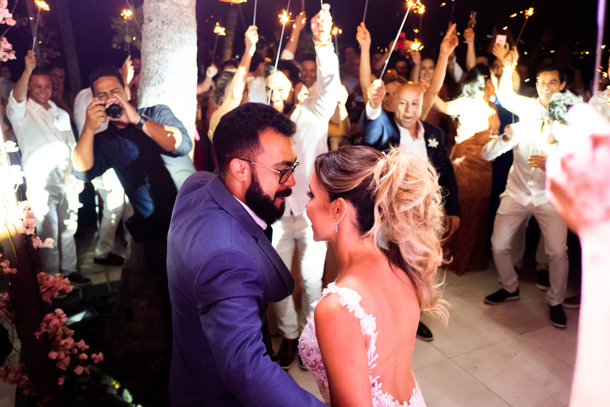 EF Cerimonial-Casamento em Búzios, Tati e Fabio 13/10/2018, Brava Casa Búzios. Decoração da Ello4 Eventos, cabelo e maquiagem do Euler de Castro, Vestido Carol Hungria, Fotografia do Guilherme Tonna, Filmagem da Padede Filmes. Grupo do Bola. Fotografia 66