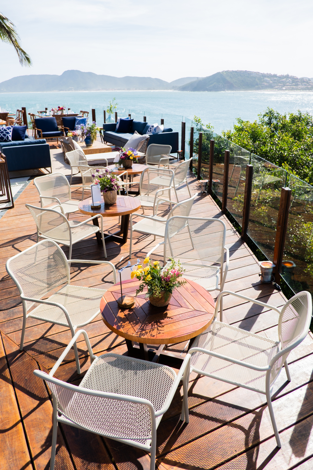 EF Cerimonial-Casamento em Búzios, Tati e Fabio 13/10/2018, Brava Casa Búzios. Decoração da Ello4 Eventos, cabelo e maquiagem do Euler de Castro, Vestido Carol Hungria, Fotografia do Guilherme Tonna, Filmagem da Padede Filmes. Grupo do Bola. Fotografia 27